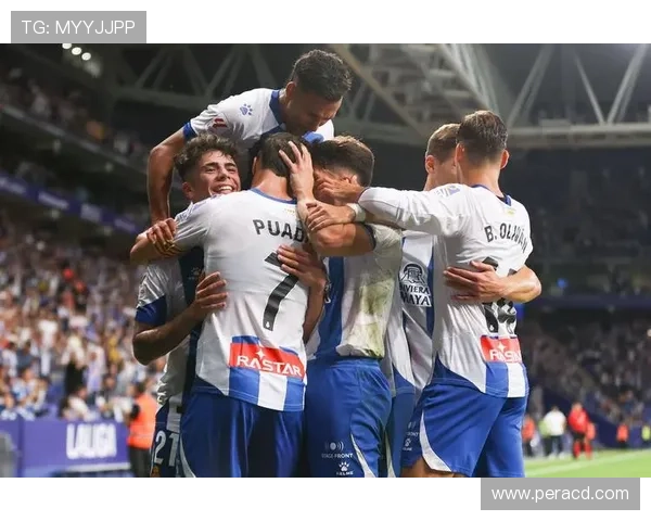 西班牙足球战术解析：整体压制打法的优势与应用探讨